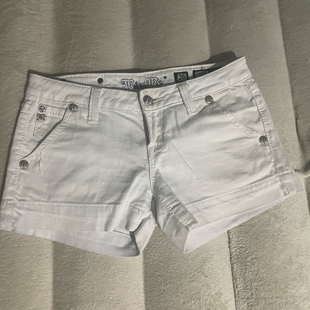 White Miss Me shorts Size 26